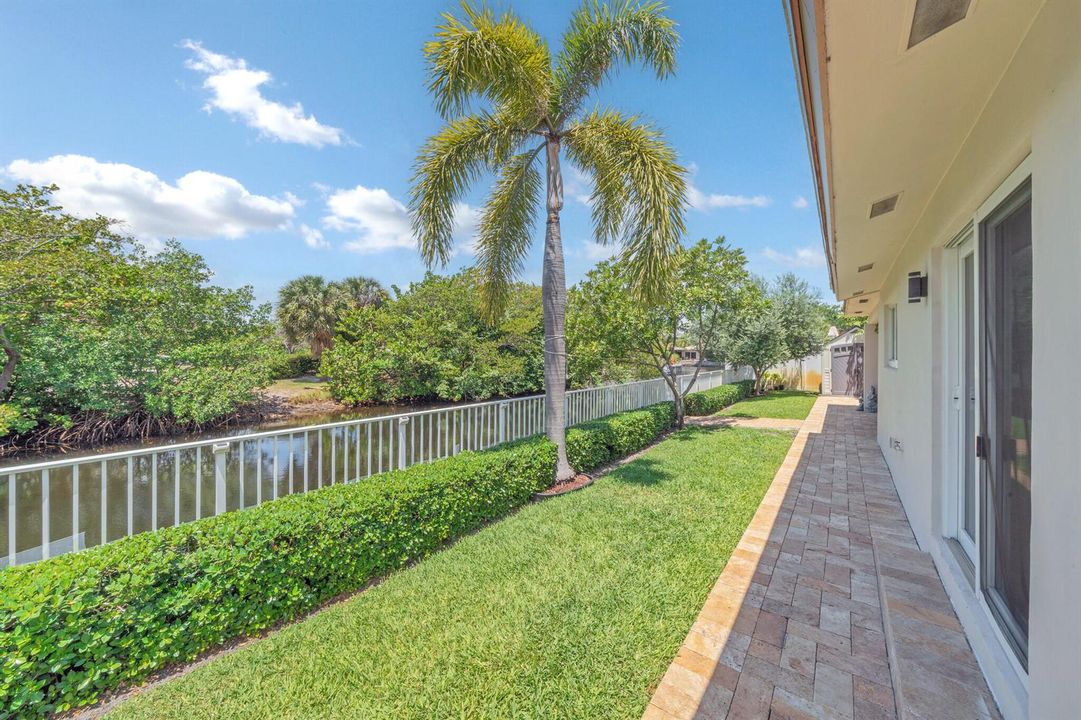 30 3291 Backyard (2)