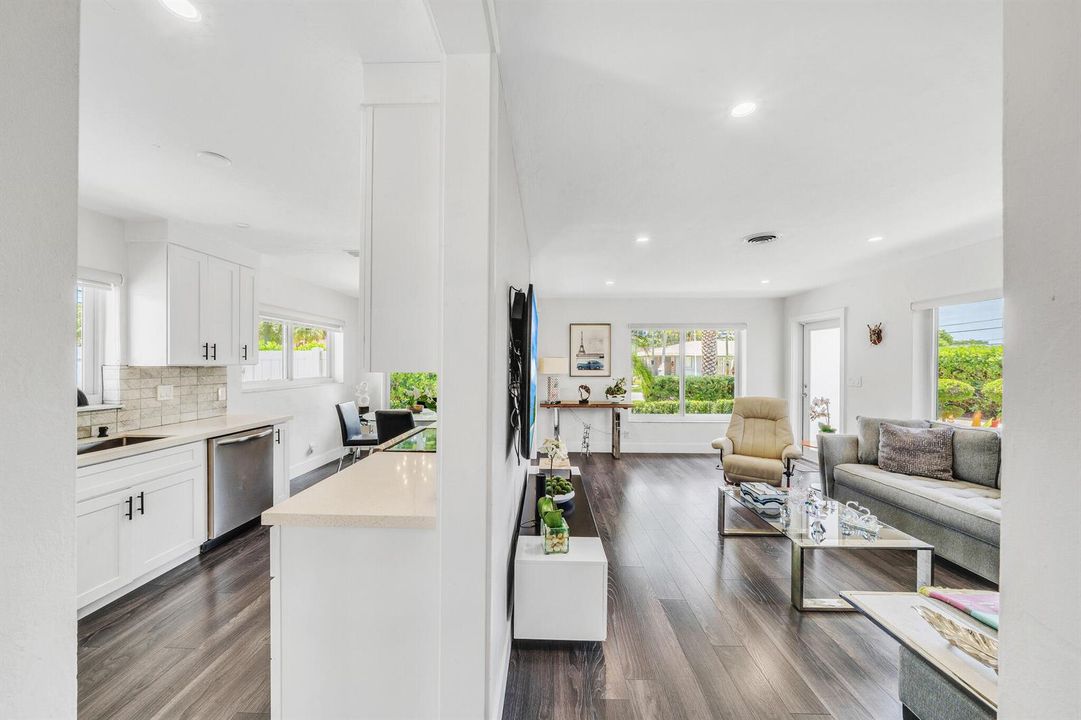 14 3293 Foyer