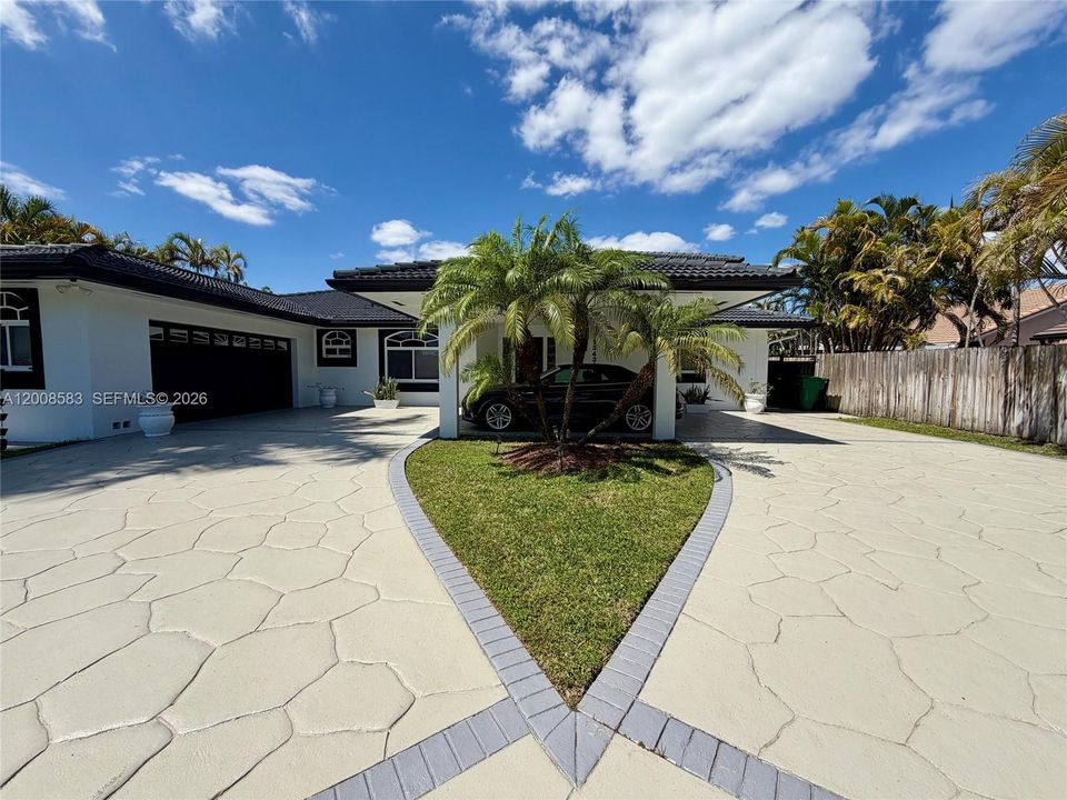 Center Island of home/driveway