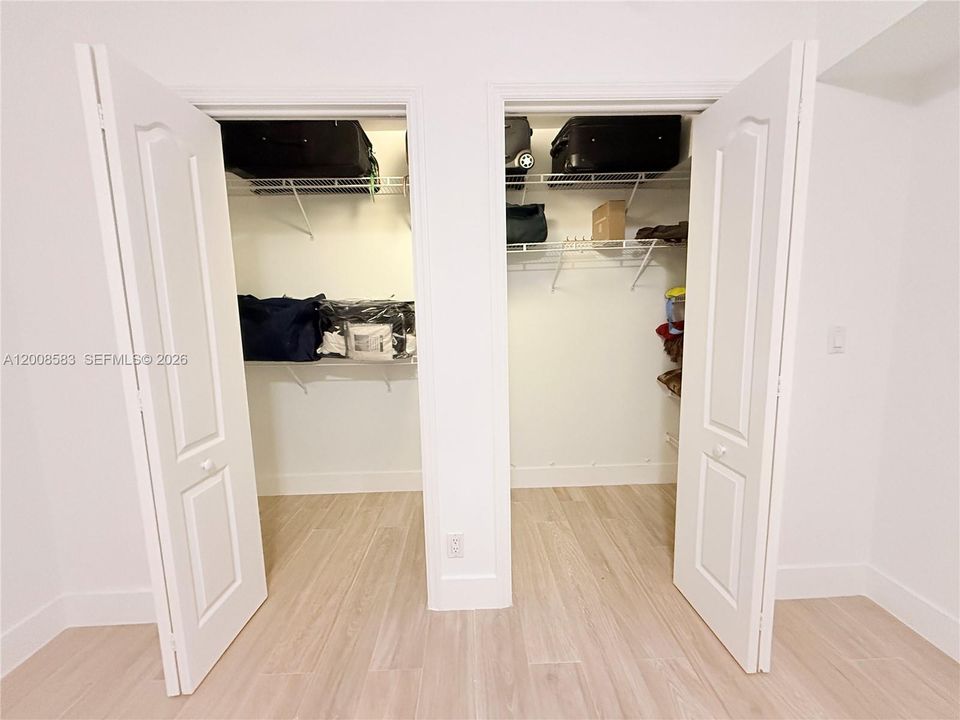 Guest Bedroom Closet#1