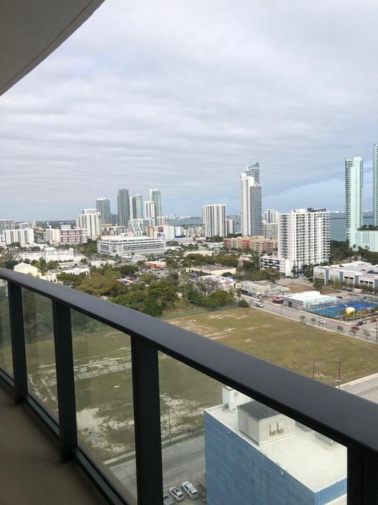 For Sale: $470,000 (1 beds, 1 baths, 857 Square Feet)