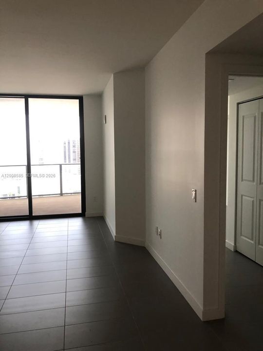 For Sale: $470,000 (1 beds, 1 baths, 857 Square Feet)