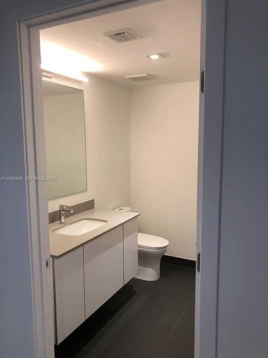For Sale: $470,000 (1 beds, 1 baths, 857 Square Feet)