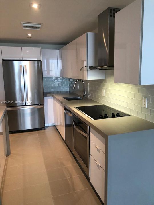 For Sale: $470,000 (1 beds, 1 baths, 857 Square Feet)