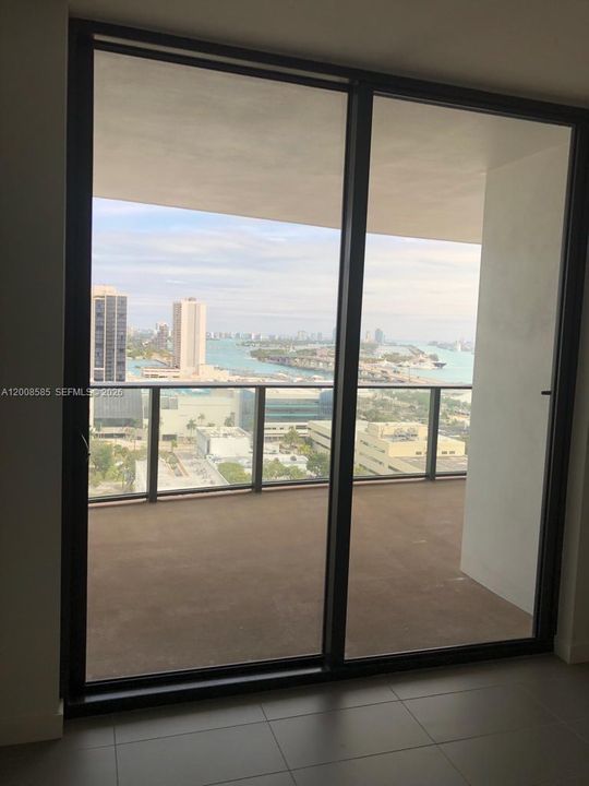 For Sale: $470,000 (1 beds, 1 baths, 857 Square Feet)