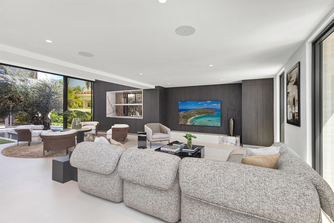 CLUBROOM