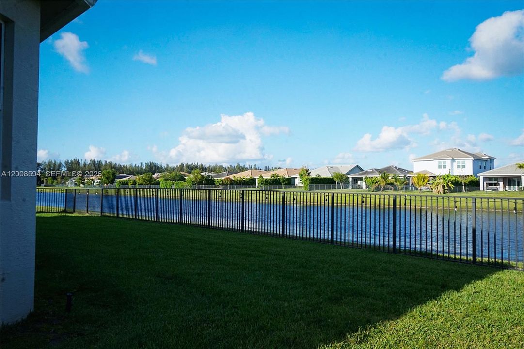 For Sale: $979,900 (6 beds, 4 baths, 4034 Square Feet)