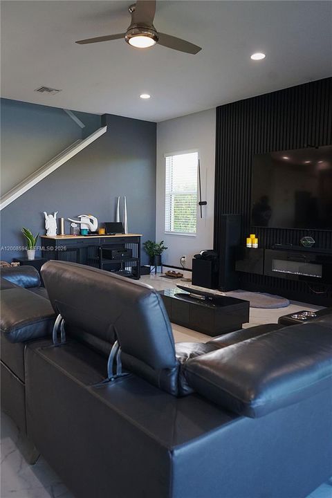 For Sale: $979,900 (6 beds, 4 baths, 4034 Square Feet)