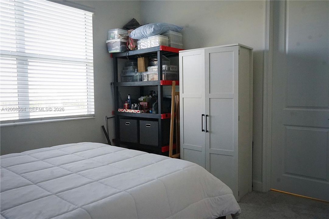 For Sale: $979,900 (6 beds, 4 baths, 4034 Square Feet)