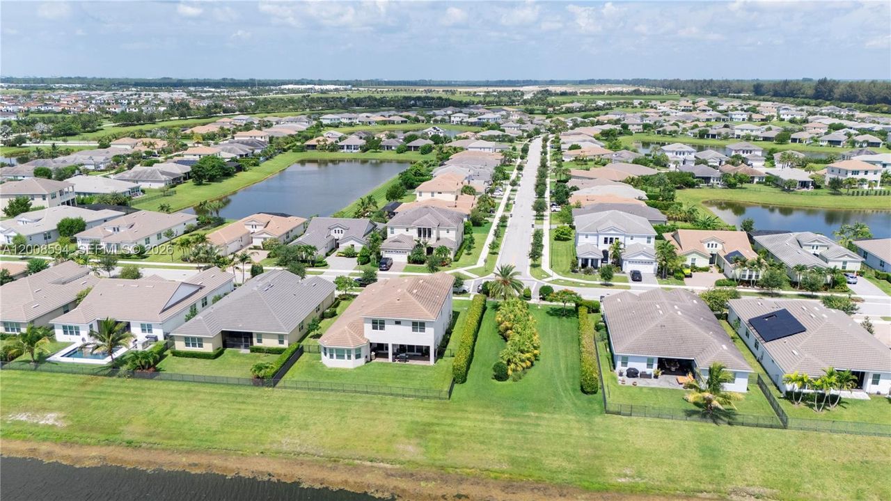For Sale: $979,900 (6 beds, 4 baths, 4034 Square Feet)