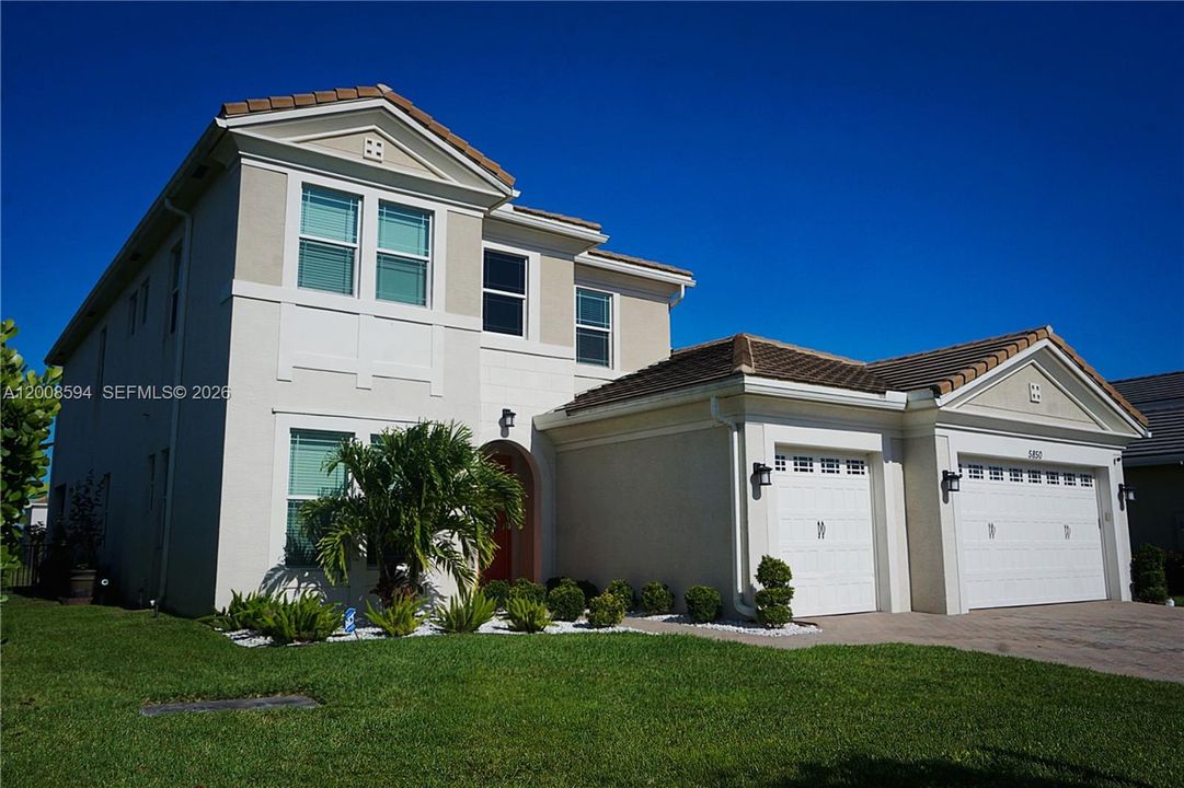 For Sale: $979,900 (6 beds, 4 baths, 4034 Square Feet)