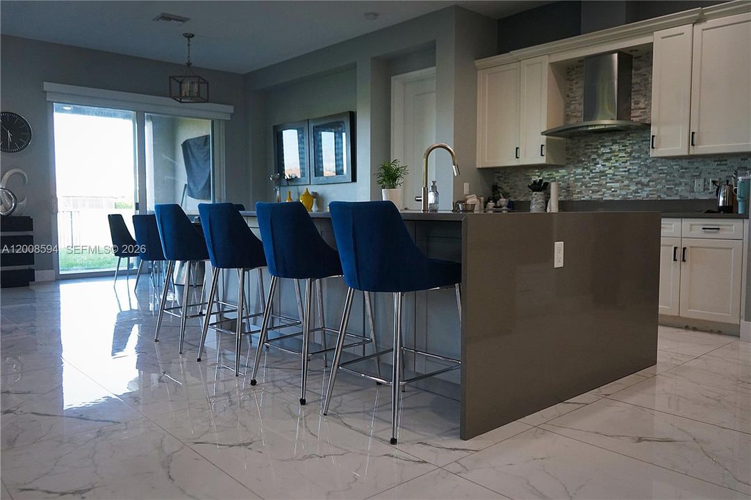 For Sale: $979,900 (6 beds, 4 baths, 4034 Square Feet)