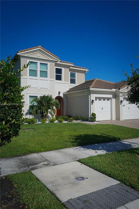 For Sale: $979,900 (6 beds, 4 baths, 4034 Square Feet)