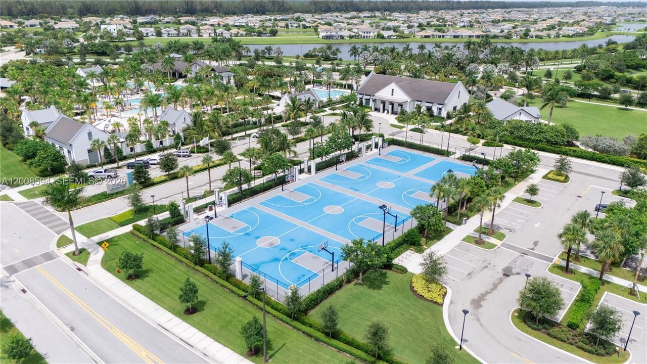 For Sale: $979,900 (6 beds, 4 baths, 4034 Square Feet)