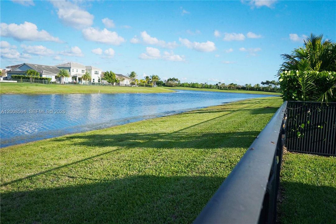 For Sale: $979,900 (6 beds, 4 baths, 4034 Square Feet)