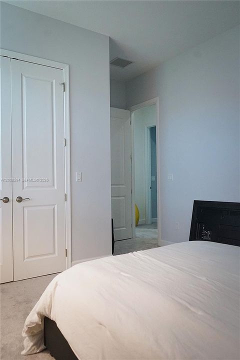For Sale: $979,900 (6 beds, 4 baths, 4034 Square Feet)