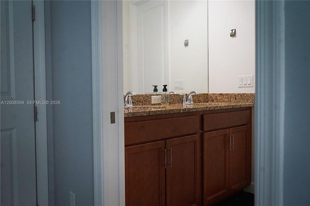 For Sale: $979,900 (6 beds, 4 baths, 4034 Square Feet)