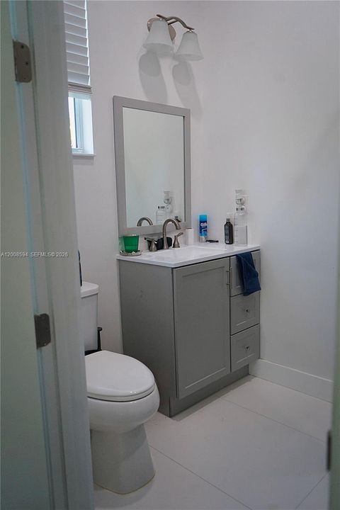 For Sale: $979,900 (6 beds, 4 baths, 4034 Square Feet)