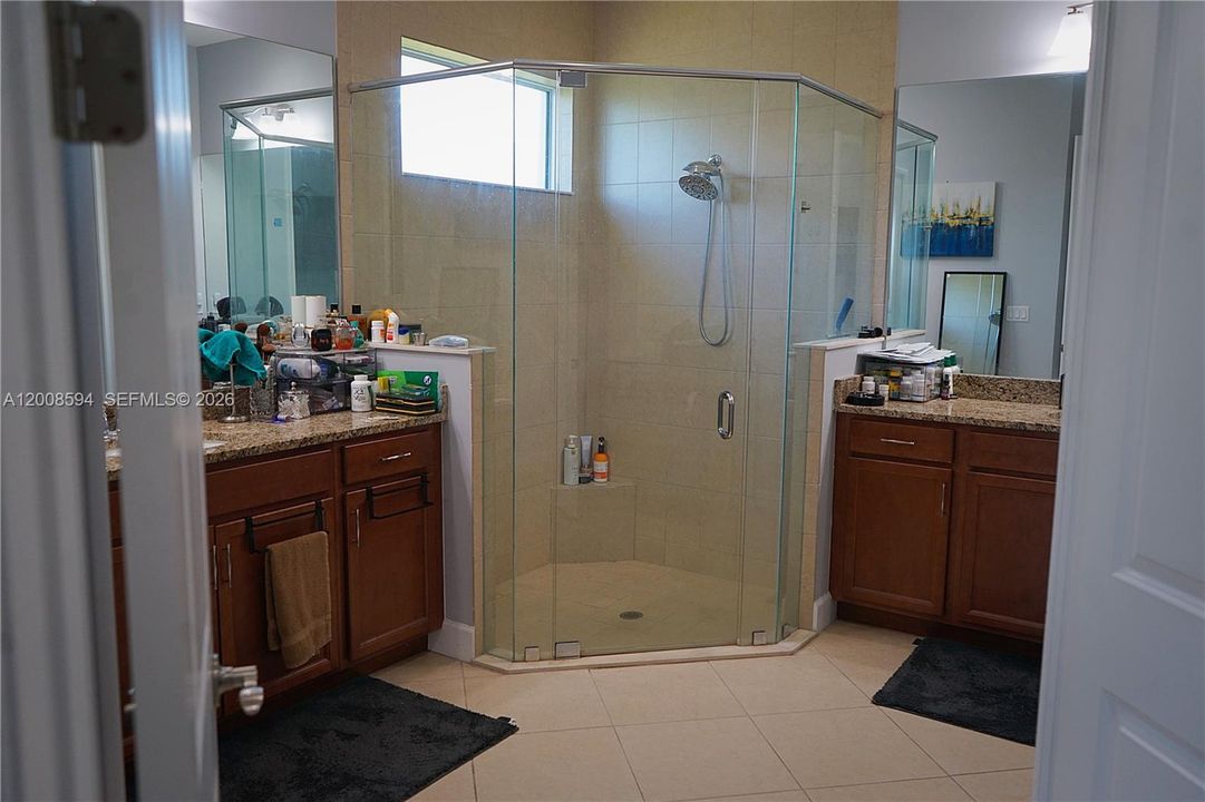 For Sale: $979,900 (6 beds, 4 baths, 4034 Square Feet)