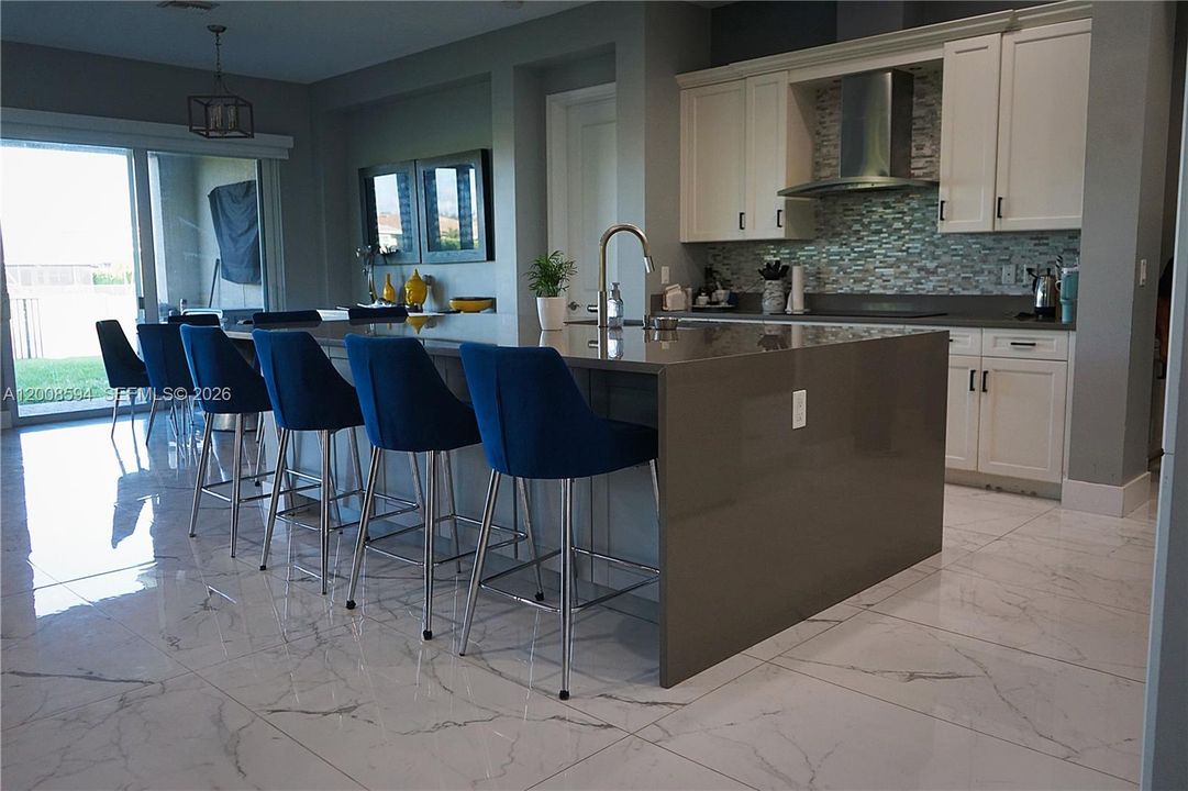 For Sale: $979,900 (6 beds, 4 baths, 4034 Square Feet)