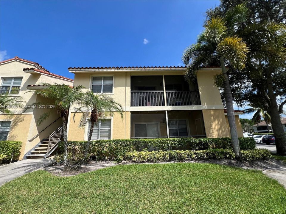 Active With Contract: $1,600 (1 beds, 1 baths, 785 Square Feet)