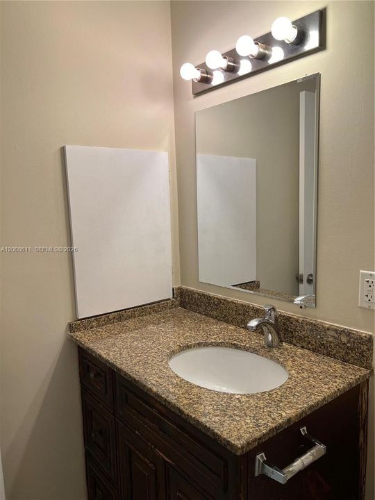 Active With Contract: $1,600 (1 beds, 1 baths, 785 Square Feet)