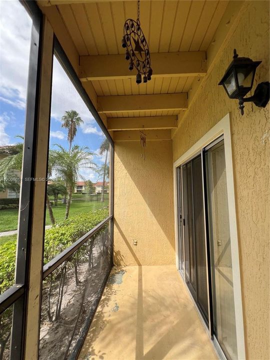 Active With Contract: $1,600 (1 beds, 1 baths, 785 Square Feet)