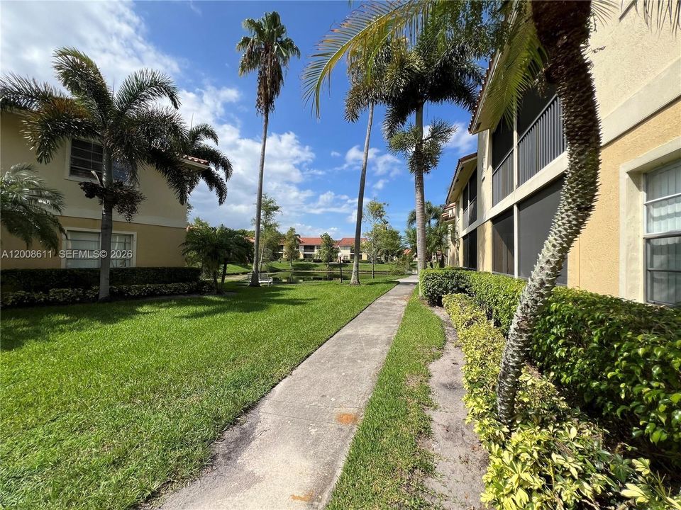 Active With Contract: $1,600 (1 beds, 1 baths, 785 Square Feet)