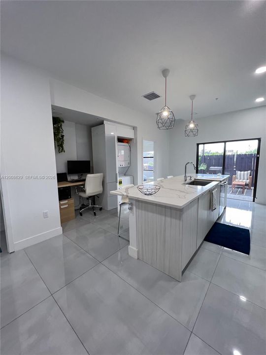 Activo con contrato: $3,100 (2 camas, 2 baños, 1072 Pies cuadrados)
