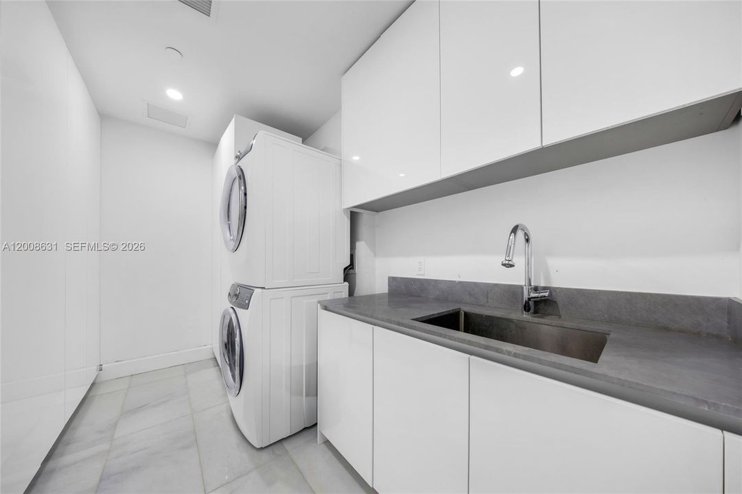 В аренду: $20,000 (3 спален, 3 ванн, 2141 Квадратных фут)