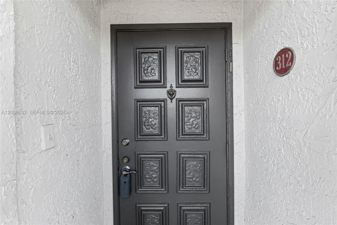 На продажу: $119,000 (2 спален, 2 ванн, 1100 Квадратных фут)