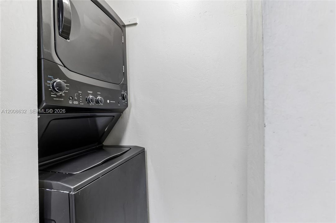 На продажу: $119,000 (2 спален, 2 ванн, 1100 Квадратных фут)