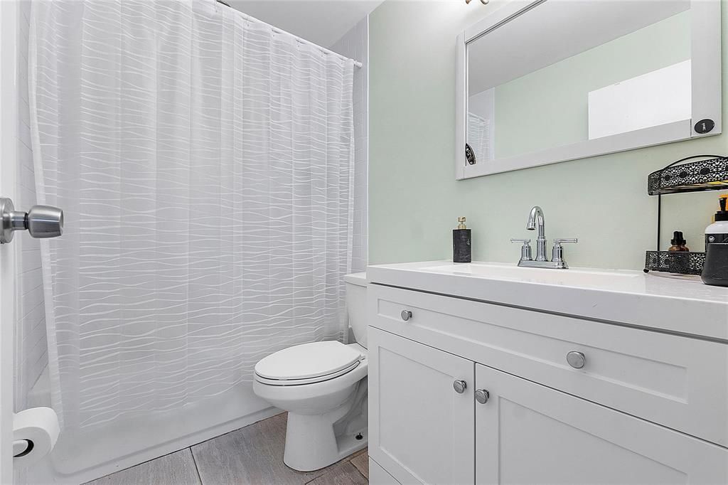 Full Size Bathroom
