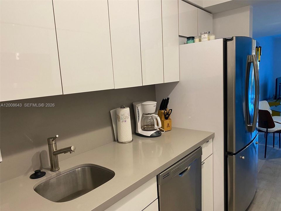 Active With Contract: $6,000 (2 beds, 2 baths, 1042 Square Feet)