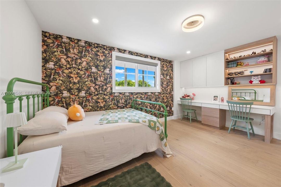 Active With Contract: $13,500 (4 beds, 4 baths, 3160 Square Feet)