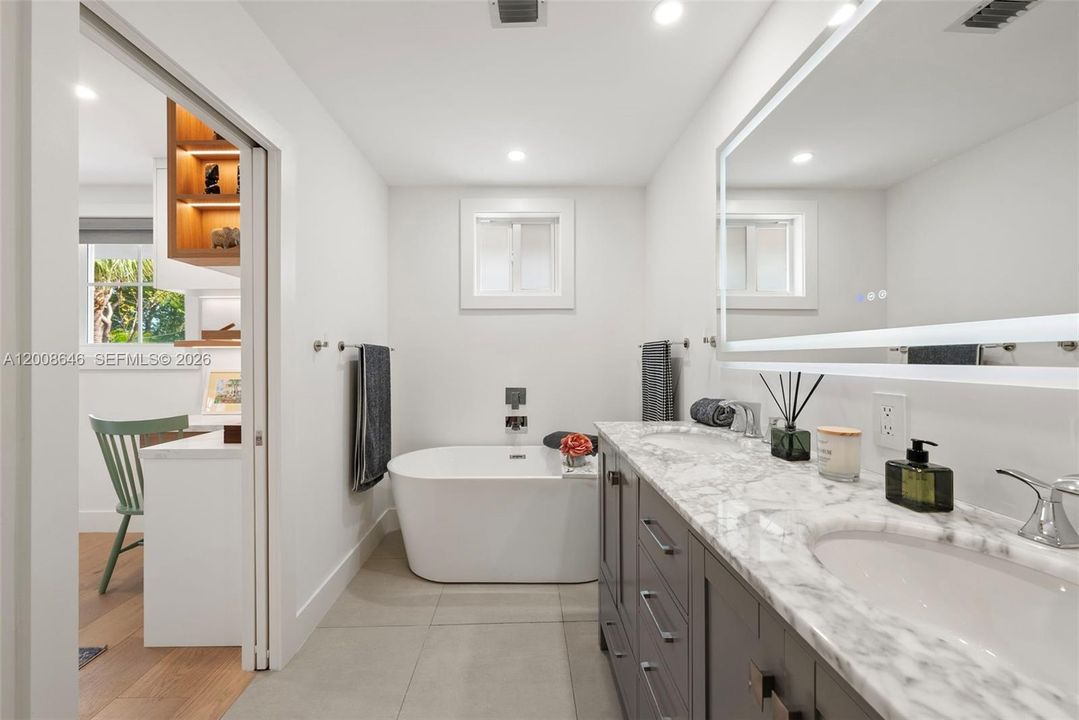Active With Contract: $13,500 (4 beds, 4 baths, 3160 Square Feet)