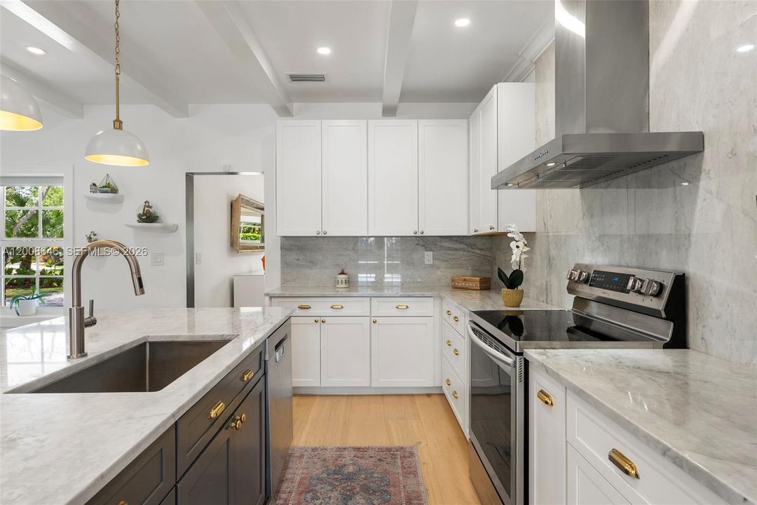 Active With Contract: $13,500 (4 beds, 4 baths, 3160 Square Feet)