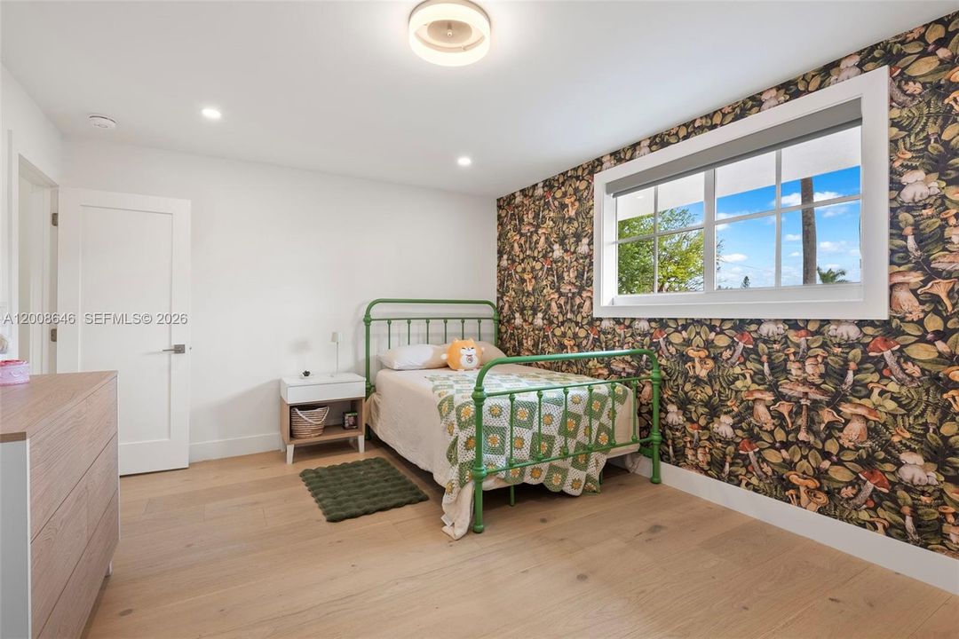 Active With Contract: $13,500 (4 beds, 4 baths, 3160 Square Feet)