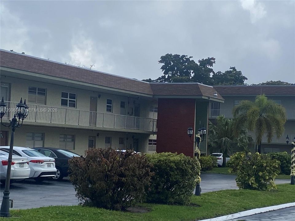 For Sale: $126,000 (2 beds, 2 baths, 960 Square Feet)