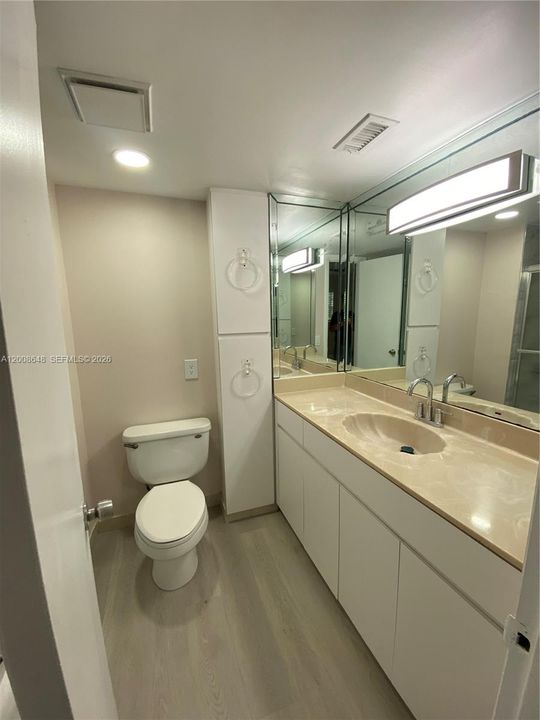 For Sale: $126,000 (2 beds, 2 baths, 960 Square Feet)
