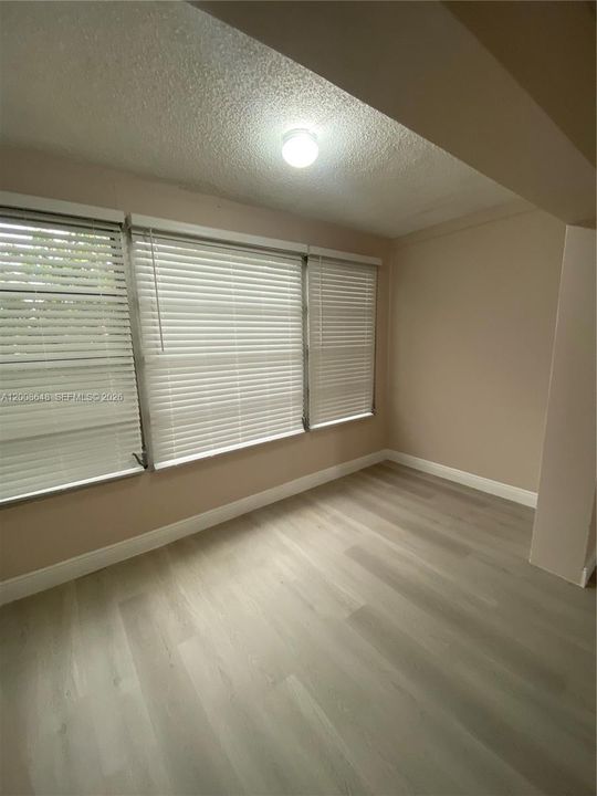 For Sale: $126,000 (2 beds, 2 baths, 960 Square Feet)