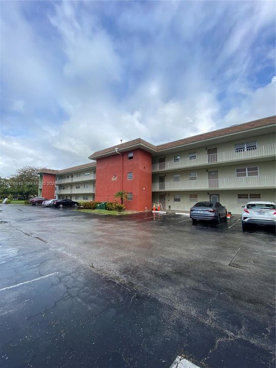 For Sale: $126,000 (2 beds, 2 baths, 960 Square Feet)