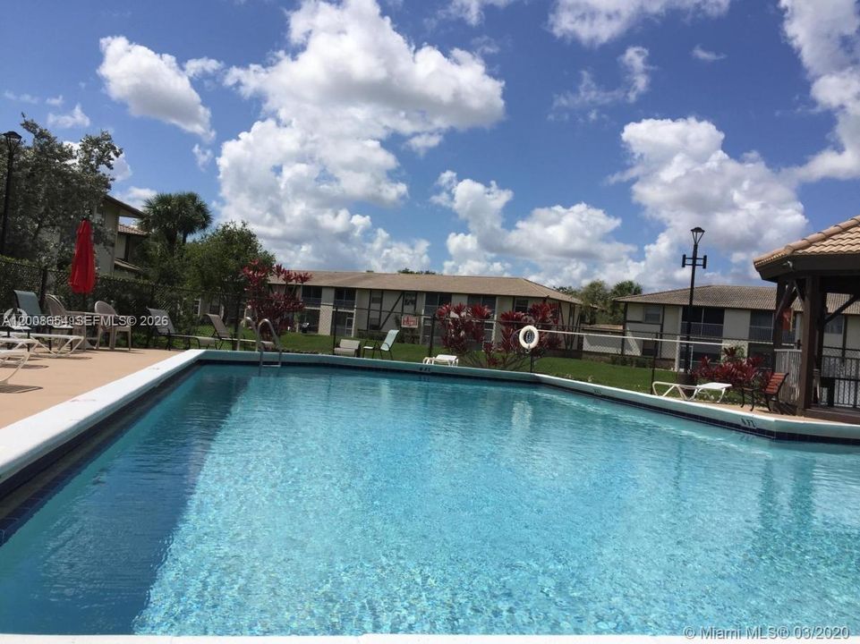 For Sale: $109,900 (1 beds, 1 baths, 680 Square Feet)