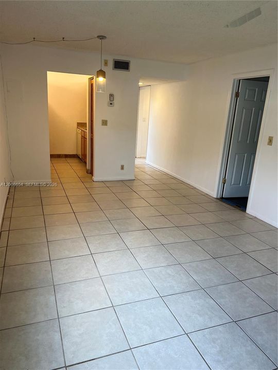 For Sale: $109,900 (1 beds, 1 baths, 680 Square Feet)