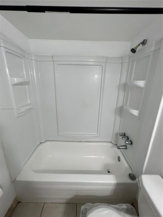 For Sale: $109,900 (1 beds, 1 baths, 680 Square Feet)