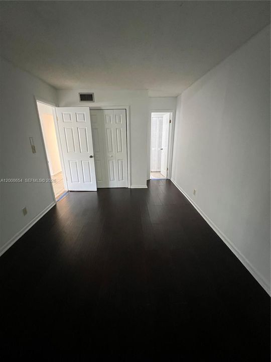 For Sale: $109,900 (1 beds, 1 baths, 680 Square Feet)