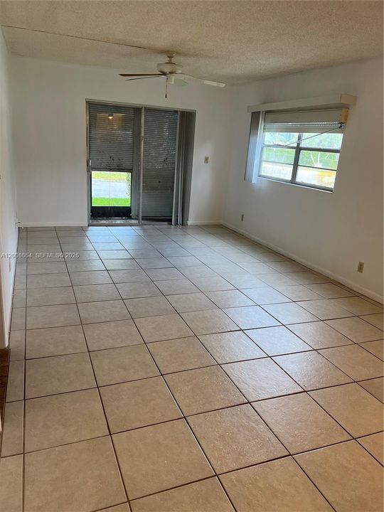 For Sale: $109,900 (1 beds, 1 baths, 680 Square Feet)