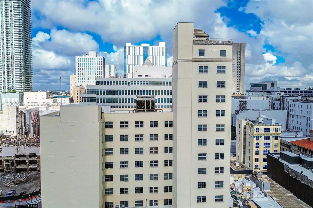 For Sale: $275,000 (1 beds, 1 baths, 615 Square Feet)