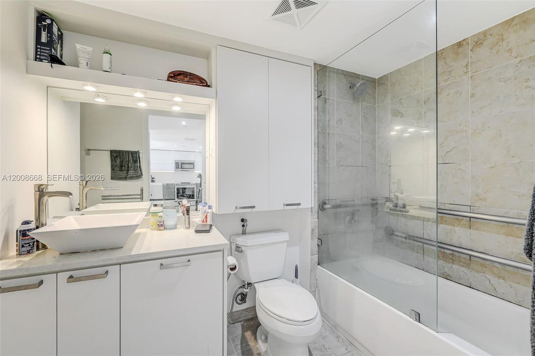For Sale: $275,000 (1 beds, 1 baths, 615 Square Feet)