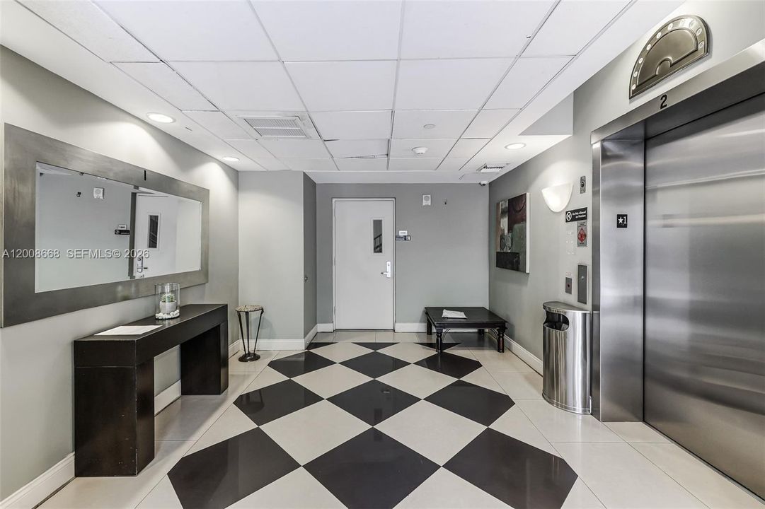 For Sale: $275,000 (1 beds, 1 baths, 615 Square Feet)